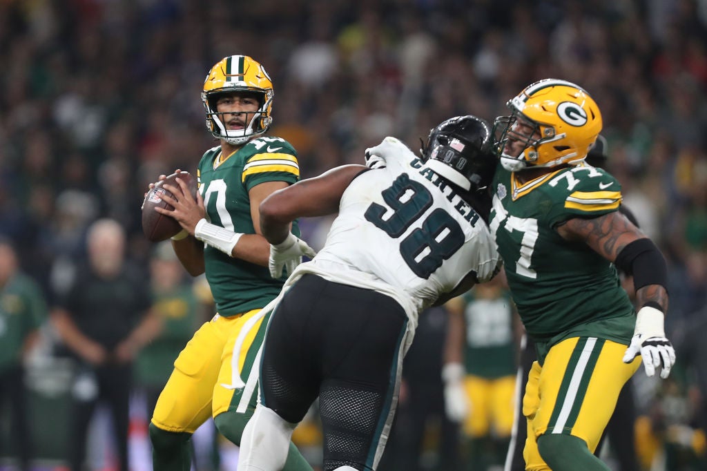 SAO PAULO, BRAZIL - SEPTEMBER 06: Jordan Love #10 of the Green Bay Packers looks to pass during the third quarter against the Philadelphia Eagles at Arena Corinthians on September 06, 2024 in Sao Paulo, Brazil. 