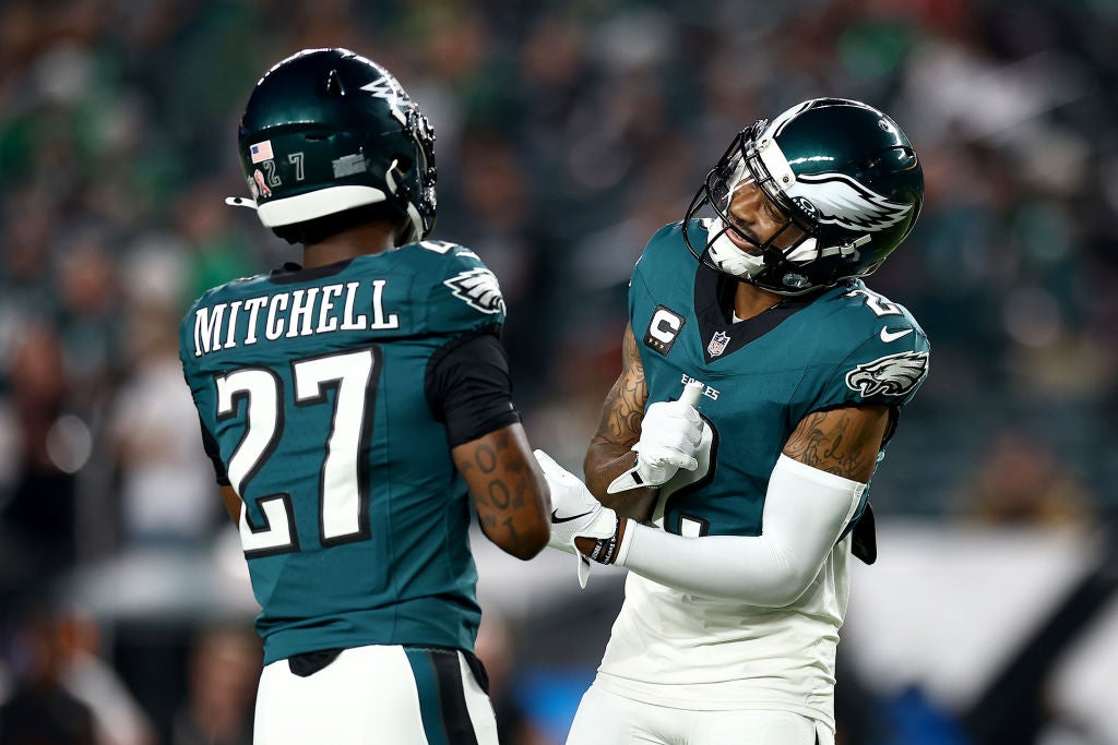 Darius Slay Jr. #2 of the Philadelphia Eagles talks with Quinyon Mitchell #27 prior to the game against the Atlanta Falcons at Lincoln Financial Field on September 16, 2024 in Philadelphia, Pennsylvania.