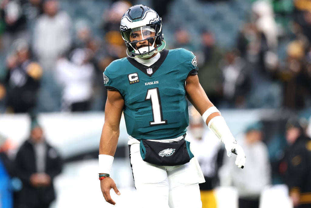 PHILADELPHIA, PENNSYLVANIA - DECEMBER 15: Jalen Hurts #1 of the Philadelphia Eagles warms up before a game against the Pittsburgh Steelers at Lincoln Financial Field on December 15, 2024 in Philadelphia, Pennsylvania. Matt Ryan