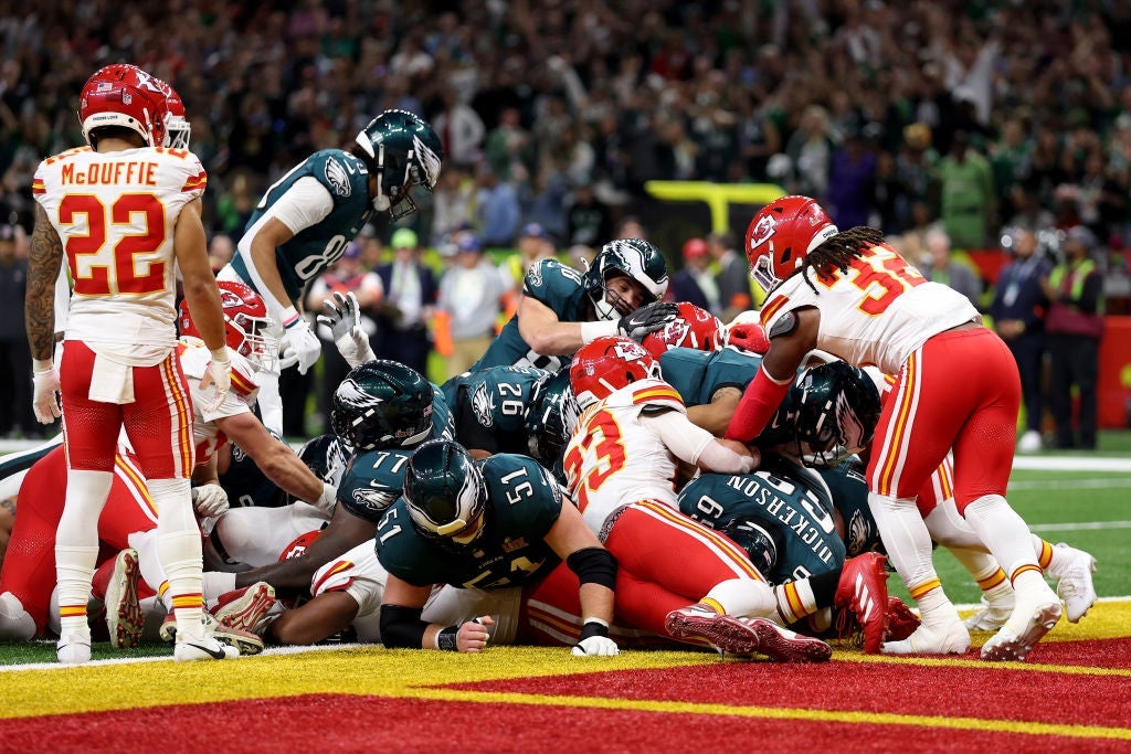 NEW ORLEANS, LOUISIANA - FEBRUARY 09: Jalen Hurts #1 of the Philadelphia Eagles scores a touchdown in the first quarter against the Kansas City Chiefs during Super Bowl LIX at Caesars Superdome on February 09, 2025 in New Orleans, Louisiana. Tush Push