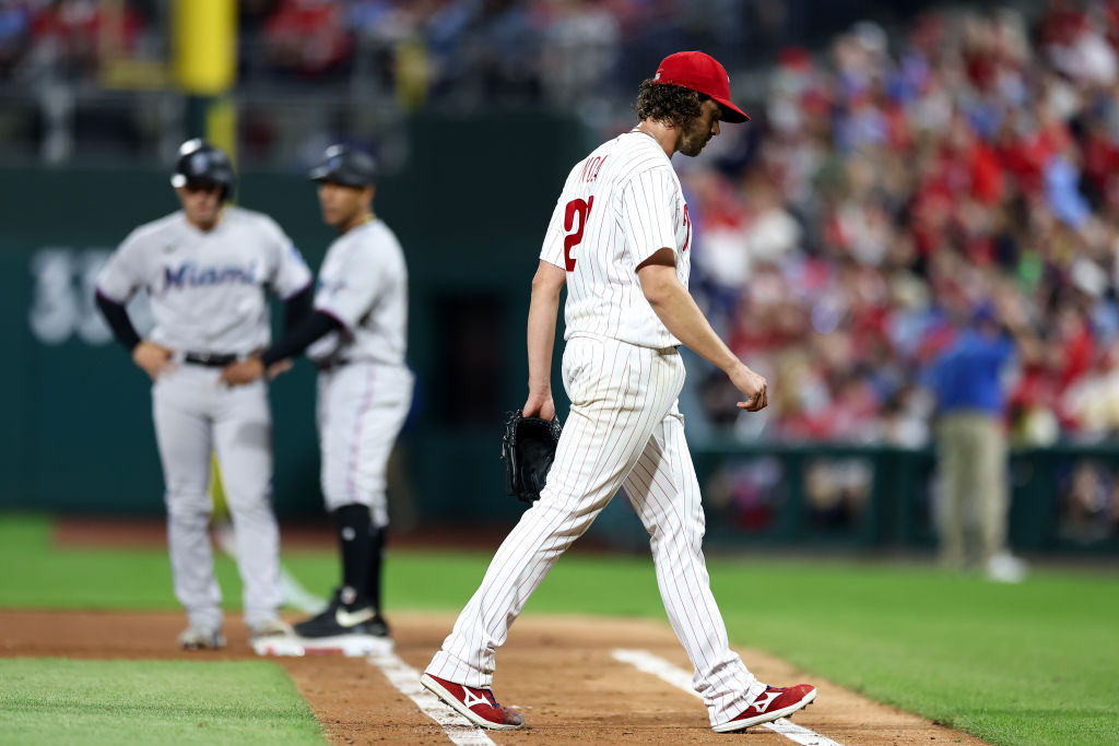 Luis Arraez hits for cycle in Marlins' 8-4 win over Phillies - The