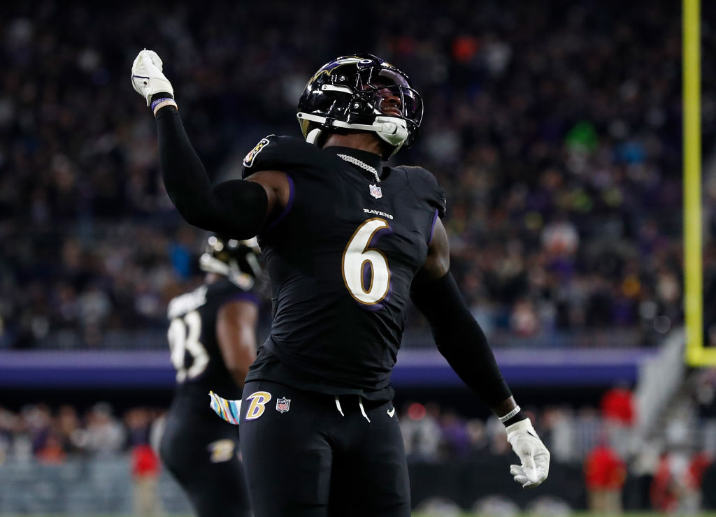 BALTIMORE, MARYLAND - OCTOBER 09: Patrick Queen #6 of the Baltimore Ravens reacts against the Cincinnati Bengals in the third quarter at M&T Bank Stadium on October 09, 2022 in Baltimore, Maryland. 