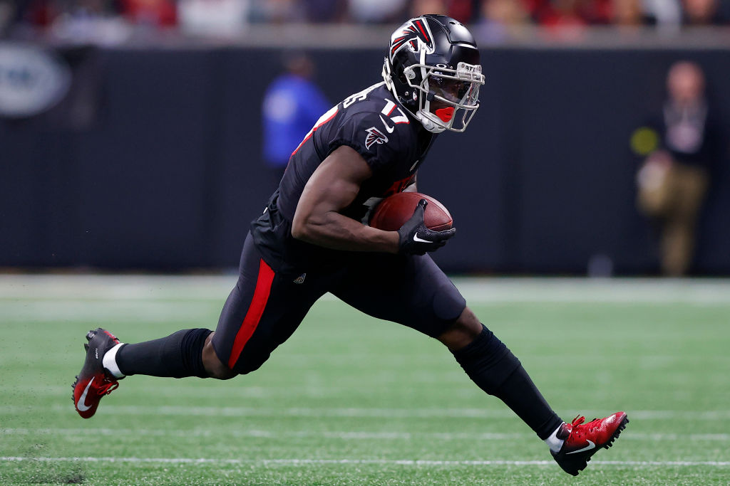 ATLANTA, GEORGIA - JANUARY 08: Olamide Zaccheaus #17 of the Atlanta Falcons runs the ball after a catch during the fourth quarter against the Tampa Bay Buccaneers at Mercedes-Benz Stadium on January 08, 2023 in Atlanta, Georgia.