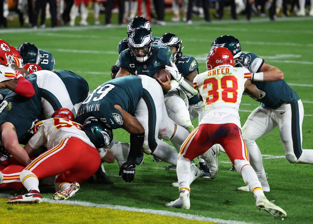 The Philadelphia Eagles' 'tush push' is becoming the NFL's most unstoppable  play - WHYY