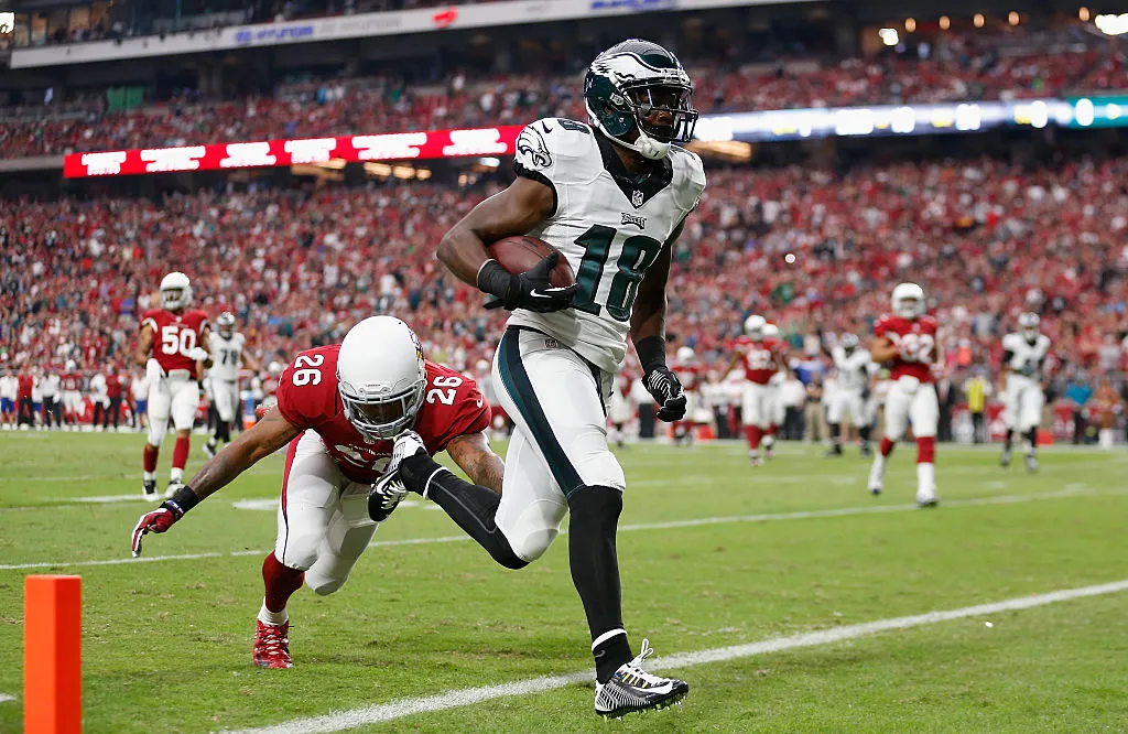 GLENDALE, AZ - OCTOBER 26:  Wide receiver Jeremy Maclin #18 of the Philadelphia Eagles scores a 21 yard reception against free safety Rashad Johnson #26 of the Arizona Cardinals in the first quarter of the NFL game at the University of Phoenix Stadium on October 26, 2014 in Glendale, Arizona. 
