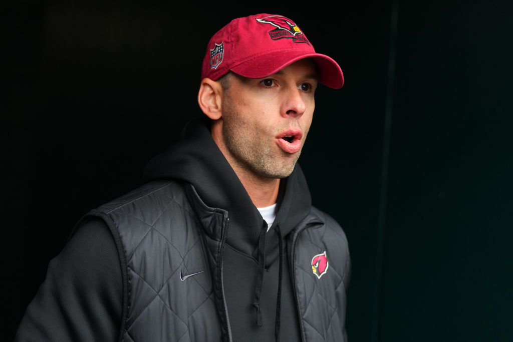 PHILADELPHIA, PENNSYLVANIA - DECEMBER 31: Arizona Cardinals head coach Jonathan Gannon walks onto the field before the game against the Philadelphia Eagles at Lincoln Financial Field on December 31, 2023 in Philadelphia, Pennsylvania. 