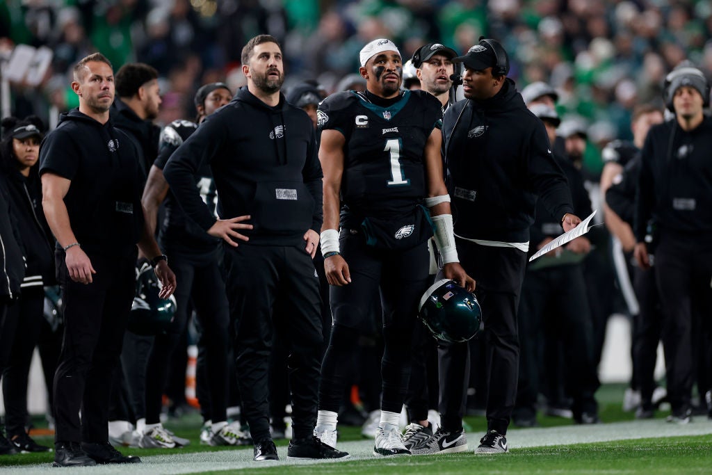 PHILADELPHIA, PENNSYLVANIA - DECEMBER 25: Head coach Nick Sirianni and Jalen Hurts #1 of the Philadelphia Eagles watch a field goal attempt during the second quarter against the New York Giants at Lincoln Financial Field on December 25, 2023 in Philadelphia, Pennsylvania. - Gauntlet