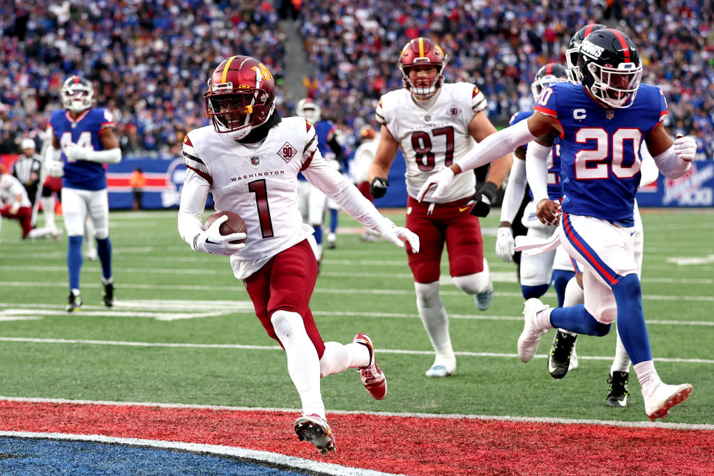 EAST RUTHERFORD, NEW JERSEY - DECEMBER 04: Jahan Dotson #1 of the Washington Commanders scores a touchdown in the fourth quarter of a game against the New York Giants at MetLife Stadium on December 04, 2022 in East Rutherford, New Jersey.